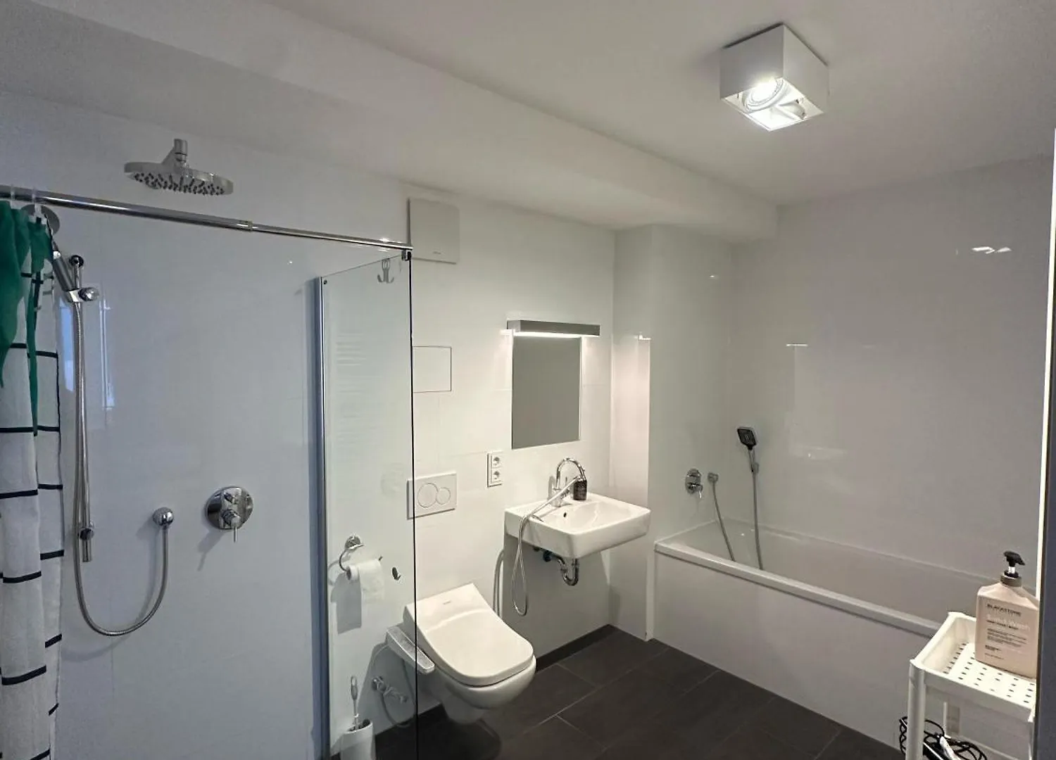 Al Nafurah Apartments Мюнхен 0*,