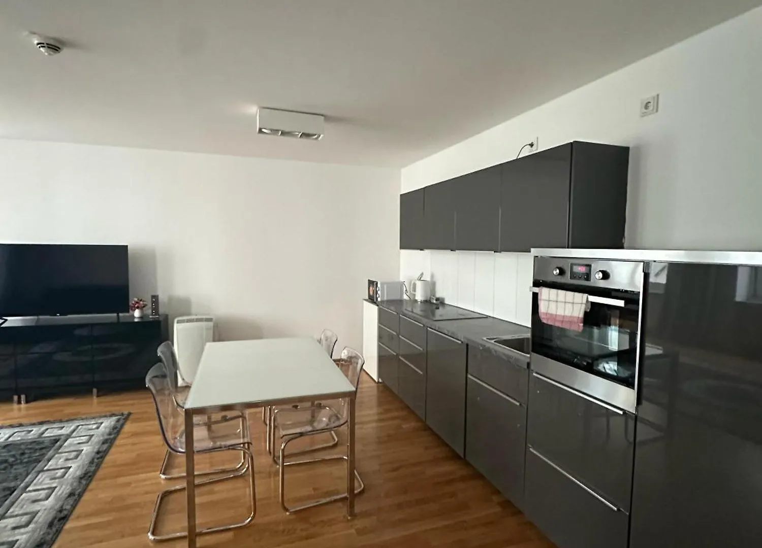 Al Nafurah Apartments Мюнхен Апарт-отель